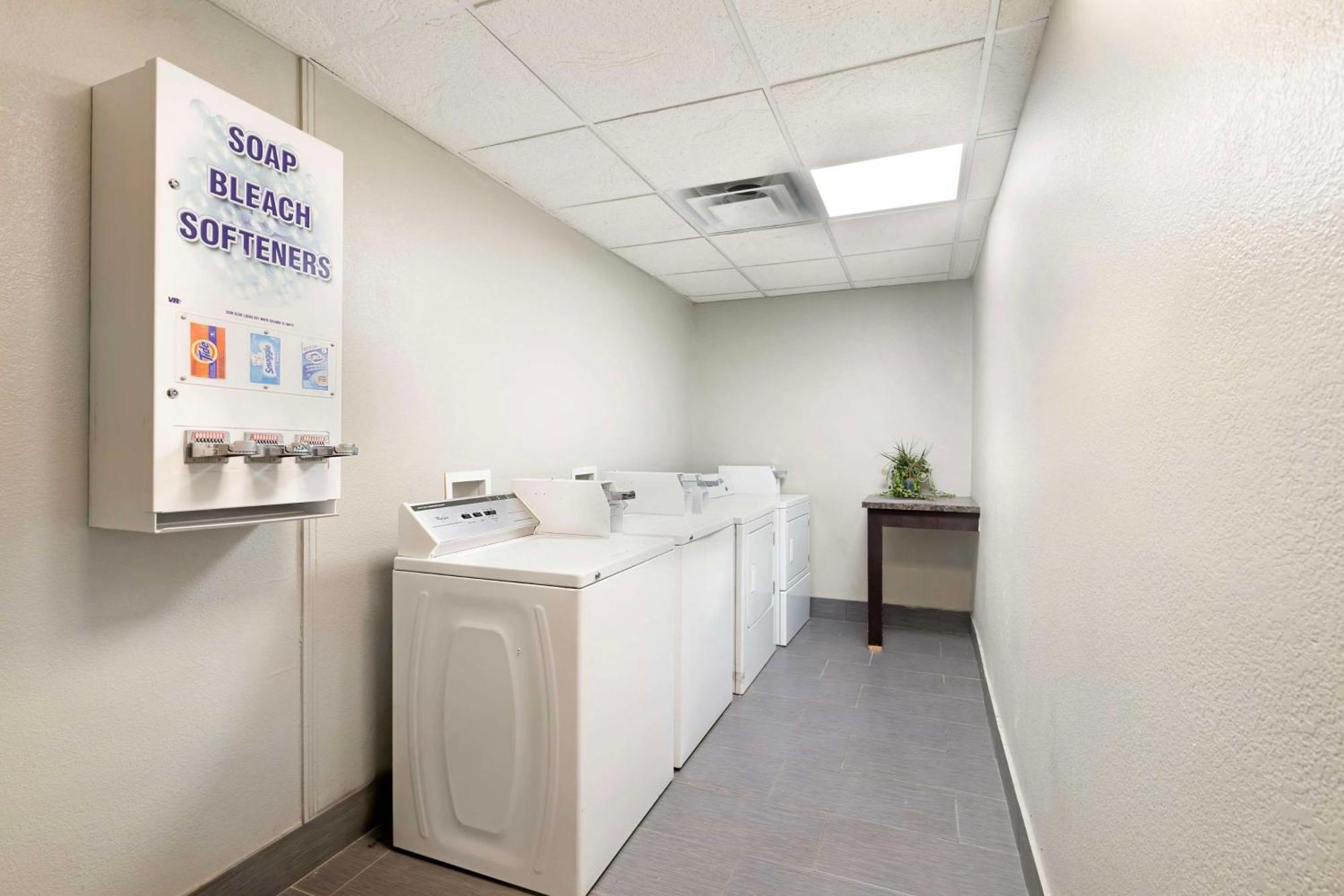 Best Western Savannah Airport Inn & Suites Pooler Buitenkant foto