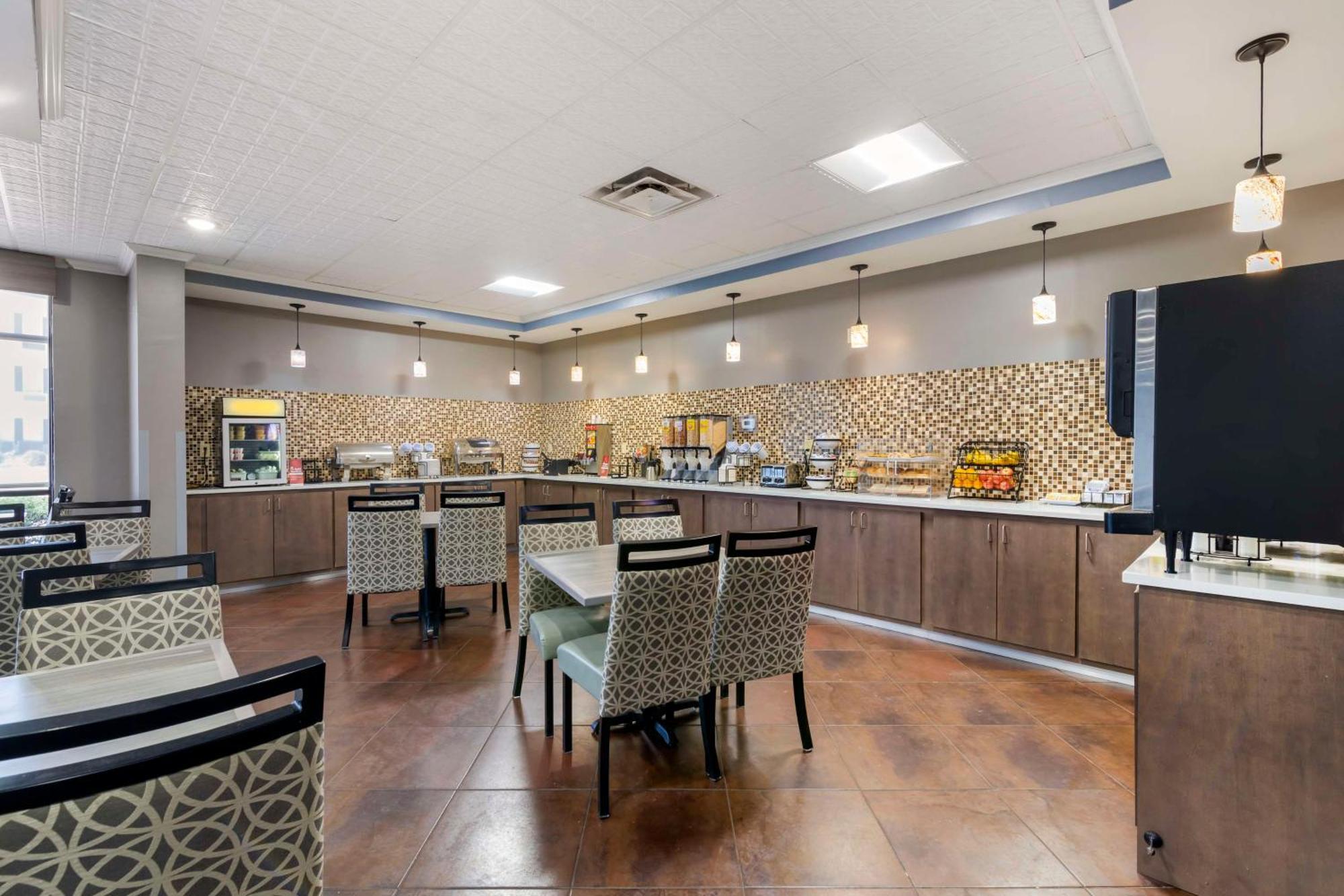 Best Western Savannah Airport Inn & Suites Pooler Buitenkant foto